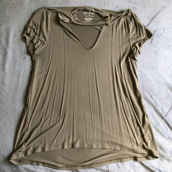 American Eagle Olive Green Choker T-Shirt - Picture 1 of 3